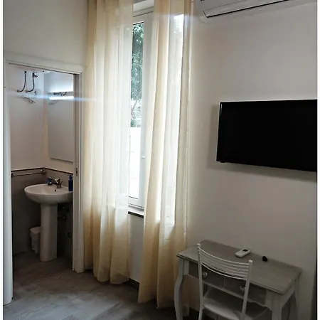 לינה וארוחת בוקר Lunablu רומא